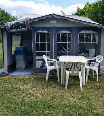 Mobile Homes Surrounded By Greenery * Комаккьо